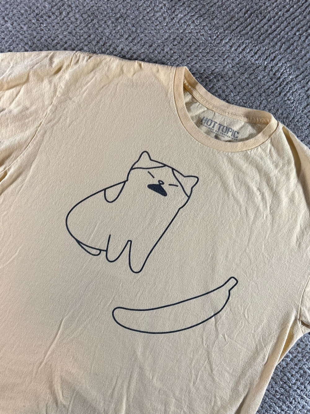 Hot Topic Cream Cat & Banana Outline Tee